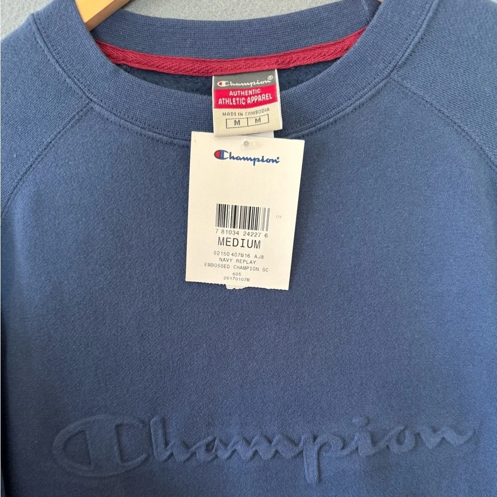 Champion Navy Embossed Logo Sweatshirt NWT Men’s Medium Classic Crewneck - Picture 10 of 13